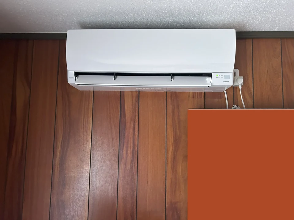 室蘭市戸建てにエアコンの新設工事|「なるべく安く」でも快適を確保した取付事例