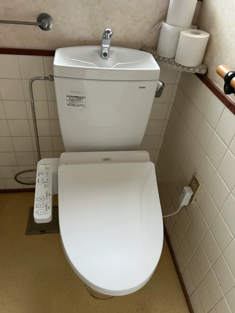 トイレ交換工事施工後全体写真
