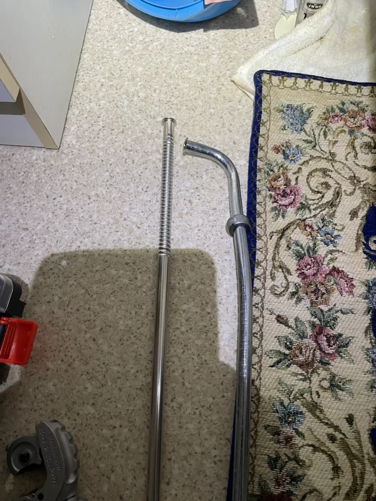 トイレ給水管取替水漏れ工事配管比較写真