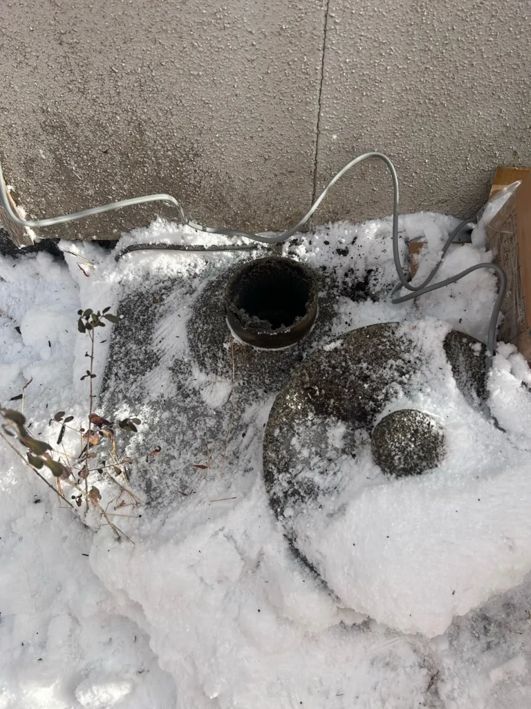 トイレ用換気扇取外し後