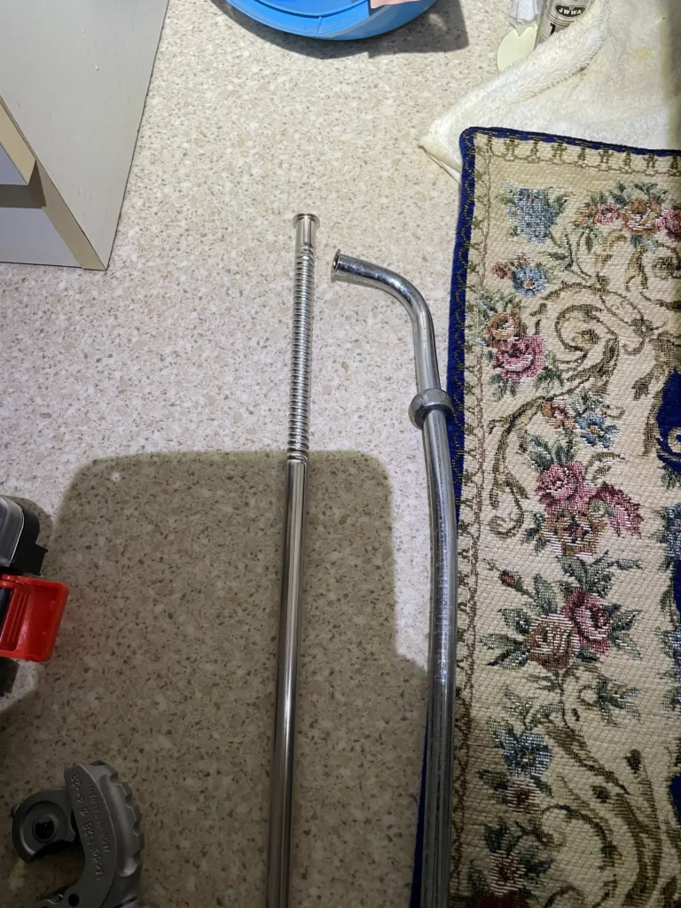 トイレ給水管取替水漏れ工事配管比較写真