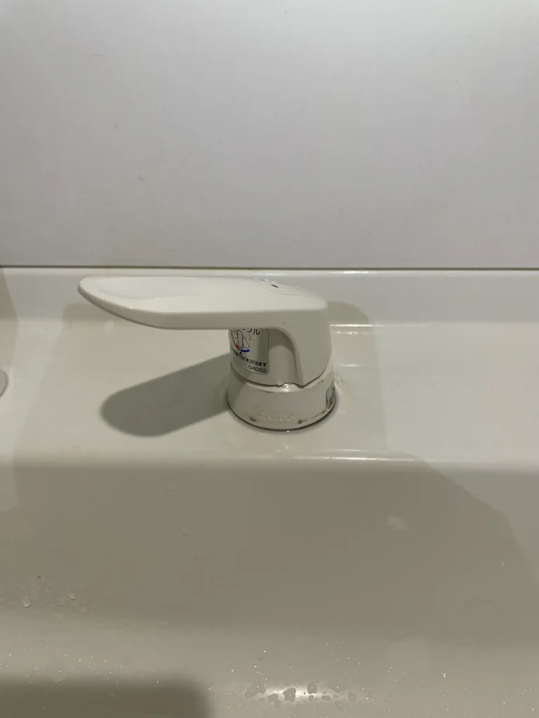 室蘭市で洗面化粧台混合栓のレバーハンドル不具合を修理｜回しても水が出ない症状を部品交換で改善した施工事例