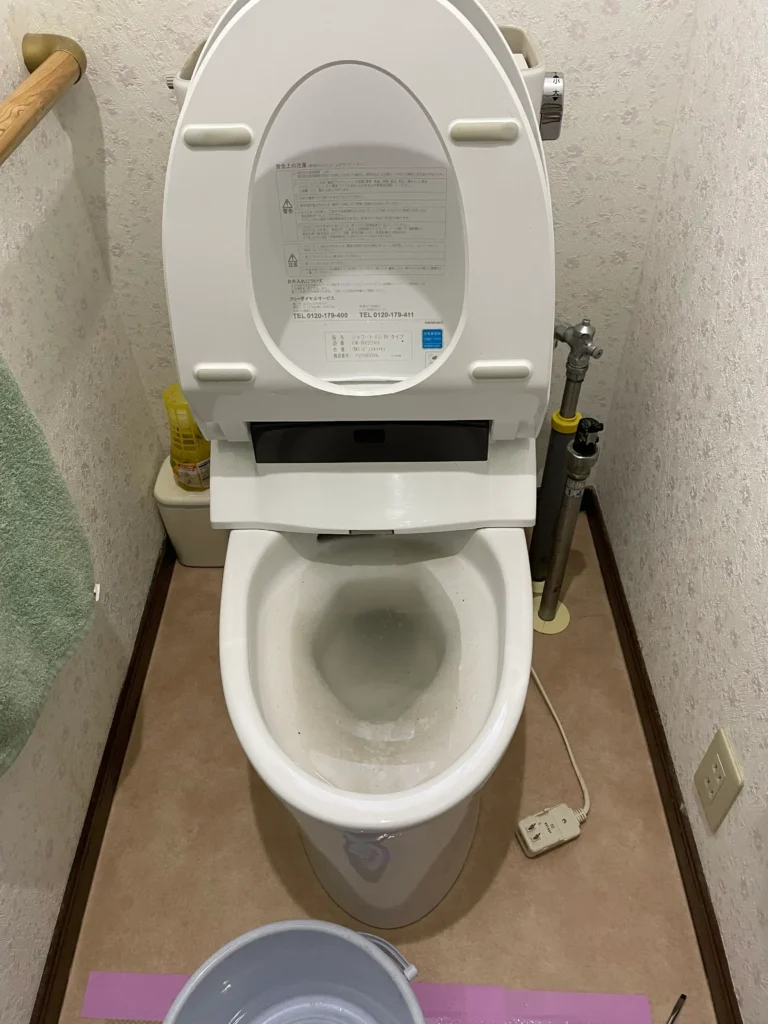 室蘭市でトイレ詰まり解消工事｜ポンプで改善せず便器脱着で異物除去。原因は流せるティッシュだった施工事例