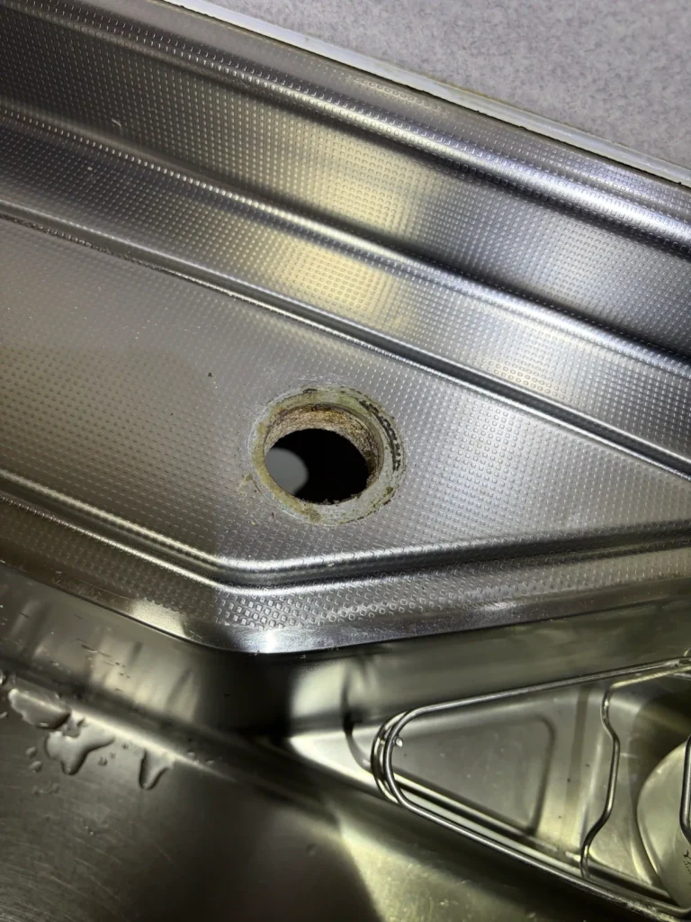 キッチン混合栓取替工事取り外し時写真