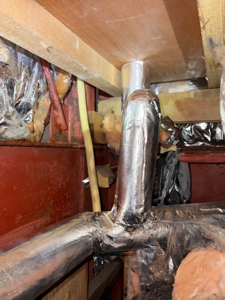 給水管凍結破損による水漏れ修理および配管ルート是正工事施工後写真